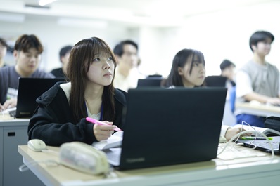 学校法人　電子開発学園九州　KCS北九州情報専門学校 の特長 3