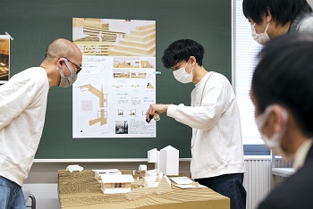 学校法人桑沢学園　専門学校桑沢デザイン研究所 の特長 1